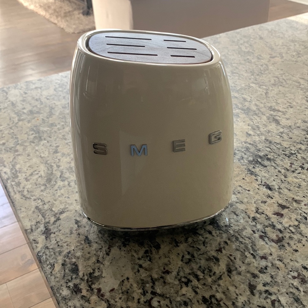 SMEG knife holder WITHOUT knives . Brand new condition